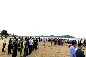 Tắm biển, em chới với, anh ra cứu, cả 2 mất tích