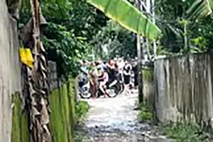 Trên đường kéo xe tang từ nghĩa địa trở về, 2 người bị điện giật tử vong