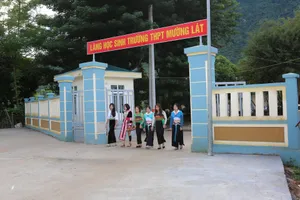 Ngôi làng ‘biệt thự’ học sinh ở huyện biên giới xứ Thanh