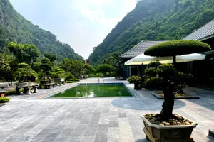 Kỷ luật 2 lãnh đạo xã để dân xây biệt thự khủng trên đất quốc phòng