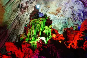 Bí ẩn bên trong hang động tiên cảnh ở Thanh Hóa