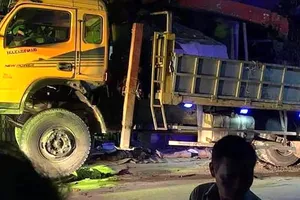 3 thanh niên tử vong tại chỗ sau chạm với xe tải