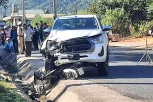 Va chạm với ô tô của trưởng công an thị trấn, 2 thanh niên tử vong