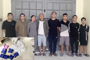 5 thanh niên đang phê ma túy trong nhà hoang thì gặp công an