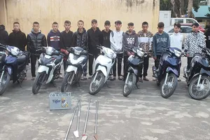 Công an ngăn chặn 20 người giải quyết mâu thuẫn bằng hung khí