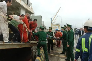 3 thuyền viên Trung Quốc hôn mê trên tàu Panama khi neo đậu ở cảng Nghi Sơn