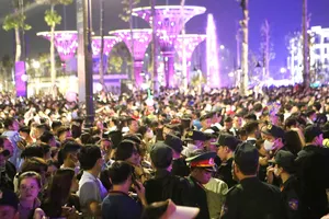 Công an truy bắt những kẻ móc túi, cướp giật ở lễ hội Sầm Sơn