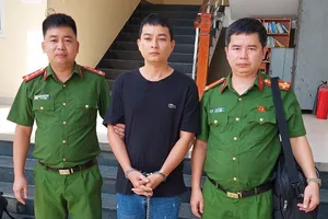 Bắt 1 cán bộ ngân hàng lừa đảo, trốn truy nã thay tên đổi họ