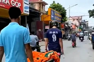 1 phụ nữ bỏ con mới sinh vì quá khó khăn, được công an cứu kịp