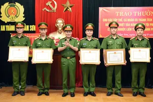 Thanh Hóa: Khen thưởng các cá nhân, tập thể triệt xóa nhóm cướp giật ở Sầm Sơn