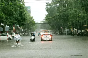 Thủ tướng yêu cầu sơ tán dân khỏi vùng lũ nguy hiểm, không để ai bị đói