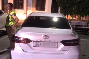  Vi phạm nồng độ cồn, tài xế lái xe biển ngũ quý ở Thanh Hóa... bị tước bằng