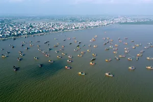 Cận cảnh làng biển có mật độ dân số cao nhất Việt Nam