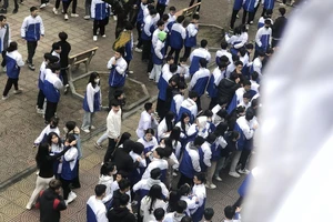 1 học sinh ở Thanh Hóa bất ngờ rơi từ tầng 4 xuống sân trường tử vong