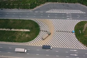 Thanh Hóa chỉ đạo làm rõ loạt xe tải 'xé rào' vào cao tốc Bắc Nam