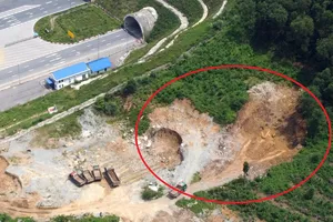 Vụ xe tải 'xé rào' vào cao tốc Bắc - Nam: Không được phép xúc đất bên cạnh hầm Thung Thi