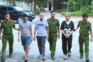 Công an ngăn vụ lừa bán nữ nhân viên karaoke 16 tuổi sang Campuchia 