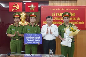 Trao thưởng cho tập thể và cá nhân tham gia triệt phá đường dây ma túy xuyên quốc gia 