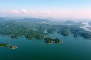 Chiêm ngưỡng vẻ đẹp kỳ vĩ, hoang sơ của ‘Vịnh Hạ Long’ trên cạn ở Thanh Hóa