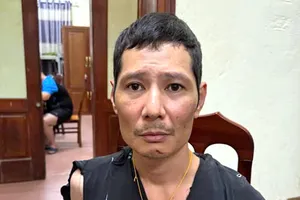 Tạm giữ nghi can sát hại hàng xóm vì nước mưa hắt sang nhà