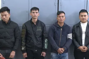 Rút súng đe dọa để cướp, cưỡng đoạt tài sản trên chiếu bạc