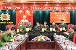 13 lãnh đạo cấp phòng, cấp huyện Công an Nam Định xin nghỉ hưu trước tuổi