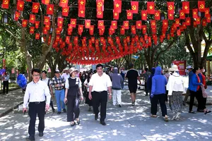 Hàng vạn người từ mọi miền Tổ quốc về thăm Làng Sen quê Bác