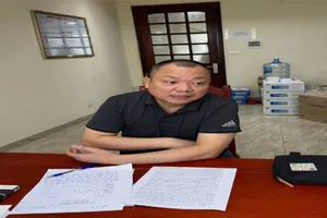 Bắt giam 'trùm' buôn lậu giả mạo sản phẩm của các thương hiệu nổi tiếng thế giới