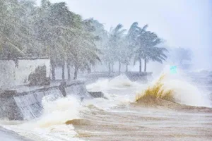 Chùm ảnh: Toàn cảnh bão số 3 – Wipha đổ bộ vào Thanh Hóa