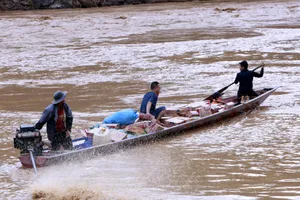 Những hình ảnh thấm đẫm tình người sau lũ ở miền Tây Nghệ An