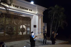 Cảnh sát xuất hiện tại nhà ông Cao Tiến Đoan và trụ sở công ty Bất động sản Đông Á