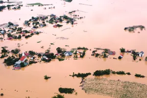 Nước sông Bưởi vượt lũ lịch sử, nhấn chìm hàng ngàn ngôi nhà ở Thanh Hóa