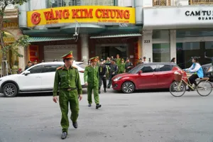 Toàn cảnh vụ khám xét, bắt tạm giam vợ chồng chủ tiệm vàng Kim Chung ở Thanh Hóa