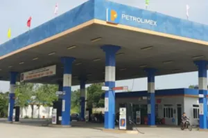 2 công an ép xe, 'xử' thiếu tá công an ngay tại cây xăng