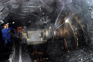 Đường nước lò than vỡ, 3 công nhân bị vùi lấp