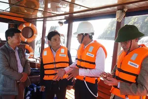 Trưởng đoàn du khách Úc nghi tự tử ở Vịnh Hạ Long