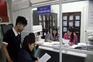 Mạo danh cán bộ thuế ép doanh nghiệp mua sách