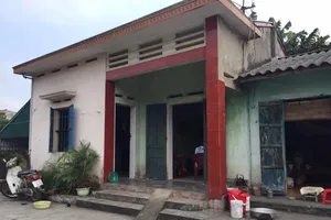 Sát hại người tình rồi ngồi cạnh xác cầm dao cố thủ