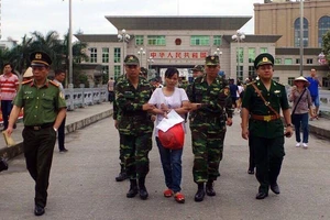 Bắt đối tượng buôn bán phụ nữ trốn qua Trung Quốc