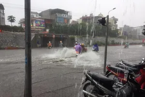 Hải Phòng bất ngờ ngập lụt vì mưa quá to