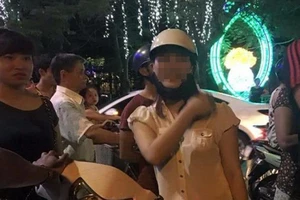 Cô gái xinh đẹp lao xe vào tên cướp giật