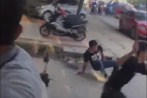 Tài xế hỗn chiến vì tranh giành khách