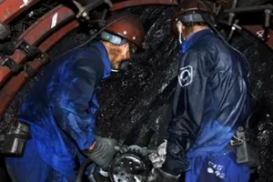 Quảng Ninh: Bục hầm nước, công nhân mỏ than mắc kẹt