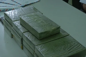 Khám xe trùm ma túy, phát hiện thêm 32 bánh heroin