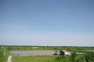 Thanh niên chuẩn bị ngủ bị truy sát bằng súng hoa cải