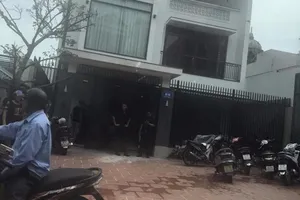 Chị cho em uống thuốc rồi tự gây thương tích