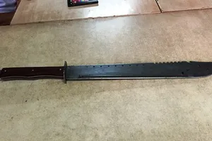 Bị bạn trai cũ của vợ chém trọng thương