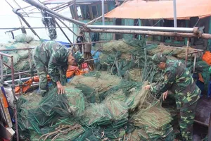 Quảng Ninh: Dùng lồng bát quái hủy diệt thủy hải sản