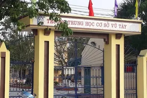 2 thanh niên đâm trọng thương bảo vệ trường THCS