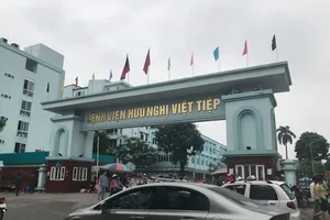 Bảo vệ dùng dùi cui đánh người nuôi bệnh